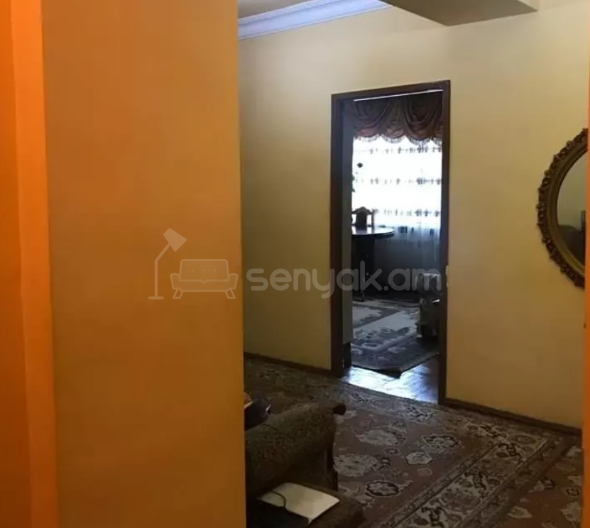 3 Սենյականոց Բնակարան Քարե Շենքում, 72քմ, 1/4 հարկ, Նորմալ Վիճակում