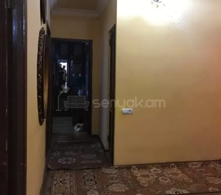 3 Սենյականոց Բնակարան Քարե Շենքում, 72քմ, 1/4 հարկ, Նորմալ Վիճակում