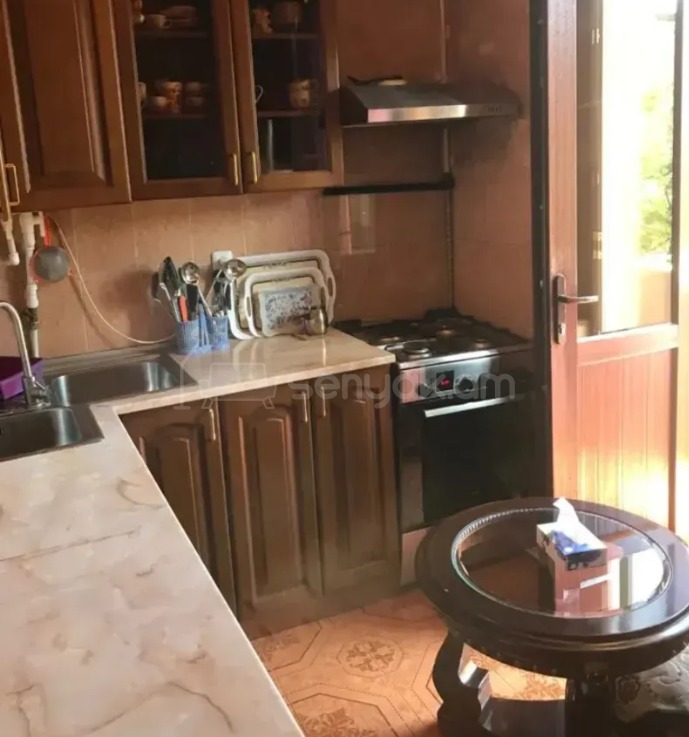 3 Սենյականոց Բնակարան Քարե Շենքում, 77քմ, 2/5 հարկ, Կապիտալ Վերանորոգված