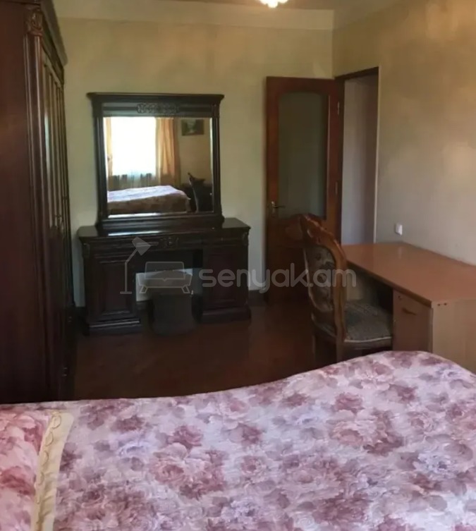 3 Սենյականոց Բնակարան Քարե Շենքում, 77քմ, 2/5 հարկ, Կապիտալ Վերանորոգված