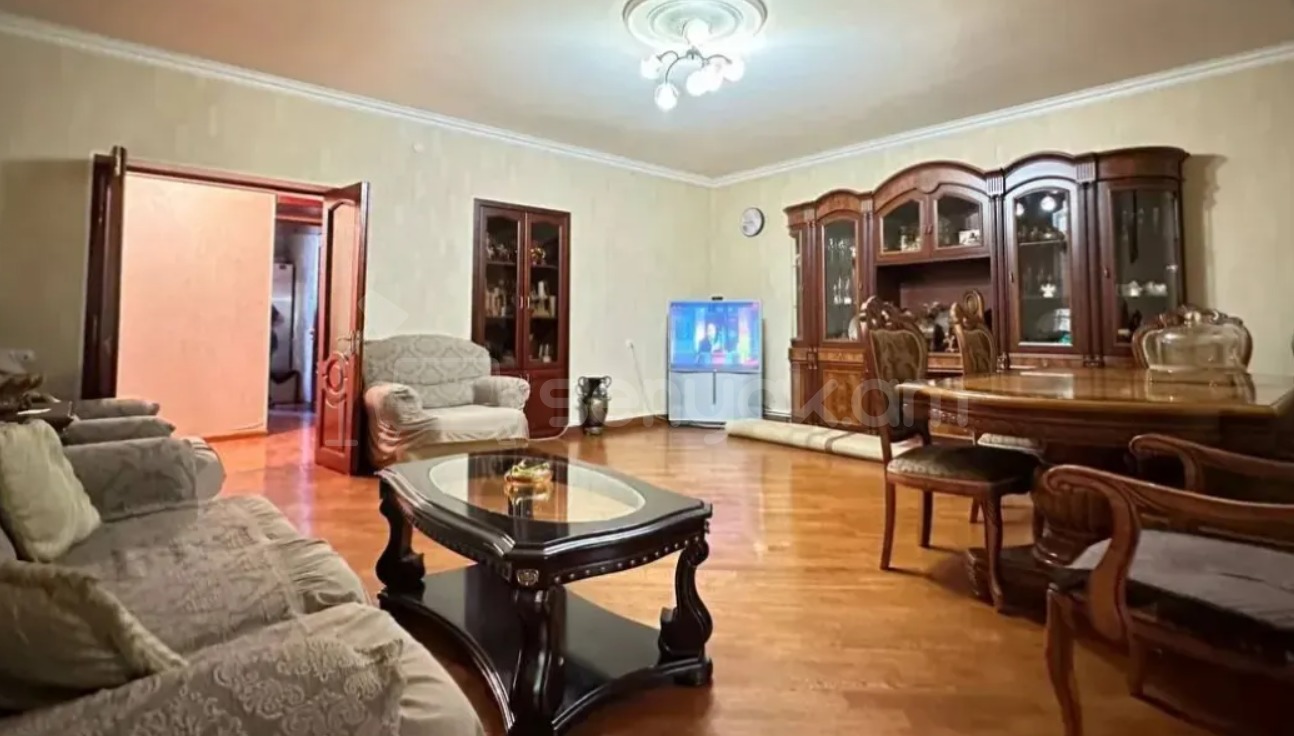 3 Սենյականոց Բնակարան Քարե Շենքում, 77քմ, 2/5 հարկ, Կապիտալ Վերանորոգված
