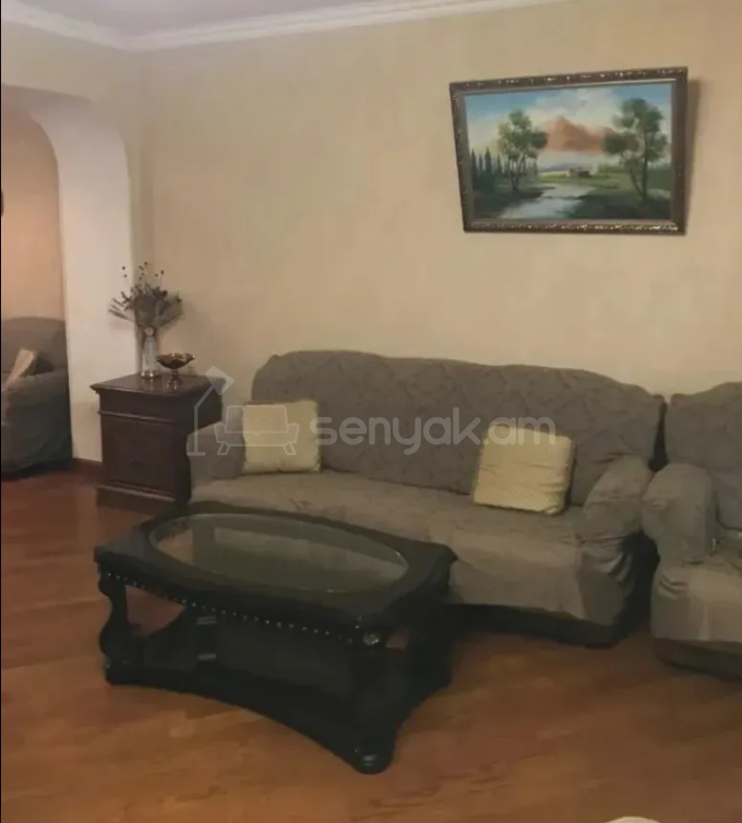 3 Սենյականոց Բնակարան Քարե Շենքում, 77քմ, 2/5 հարկ, Կապիտալ Վերանորոգված