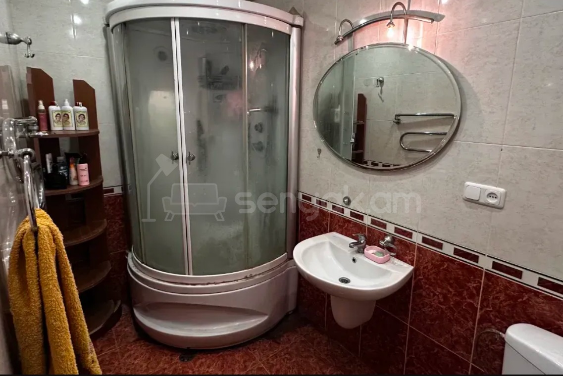 3 Սենյականոց Բնակարան Քարե Շենքում, 70քմ, 5/5 հարկ, Դիզայներական Վերանորոգված