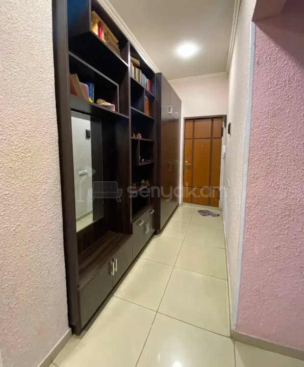 3 Սենյականոց Բնակարան Քարե Շենքում, 80քմ, 5/5 հարկ, Կապիտալ Վերանորոգված