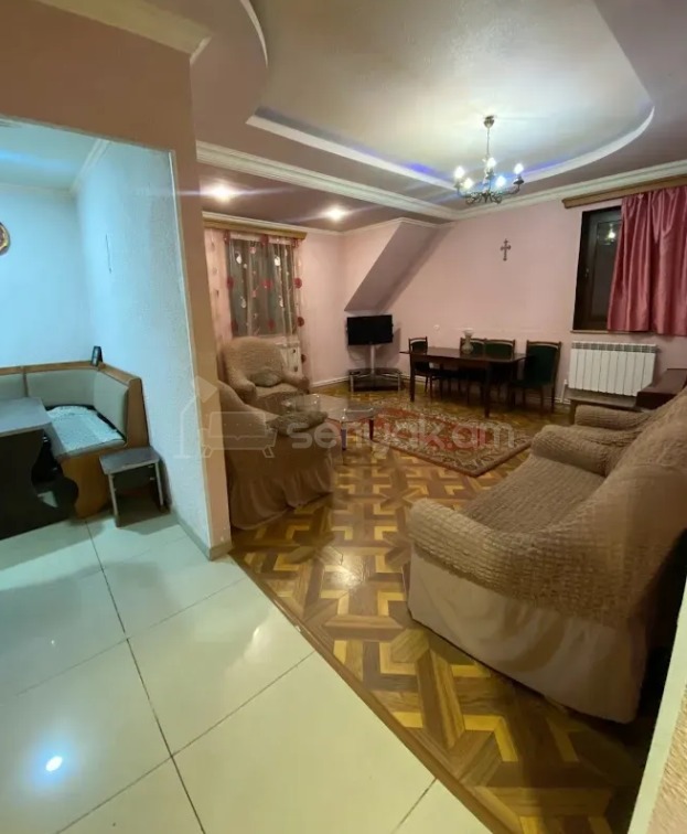 3 Սենյականոց Բնակարան Քարե Շենքում, 80քմ, 5/5 հարկ, Կապիտալ Վերանորոգված