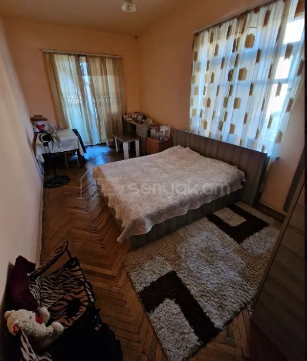2 Սենյականոց Բնակարան Քարե Շենքում, 70քմ, 2/5 հարկ, Պետական Վիճակում