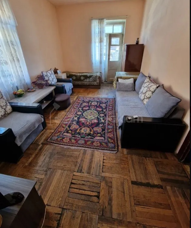 2 Սենյականոց Բնակարան Քարե Շենքում, 70քմ, 2/5 հարկ, Պետական Վիճակում