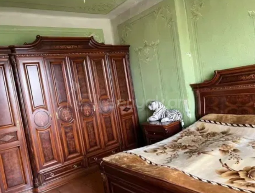 4 Սենյականոց Բնակարան Քարե Շենքում, 94քմ, 3/3 հարկ, Պետական Վիճակում