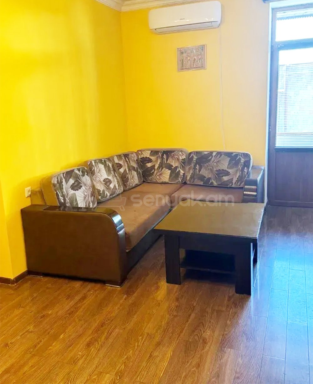 1 Սենյականոց Բնակարան Քարե Շենքում, 40քմ, 4/4 հարկ, Կապիտալ Վերանորոգված