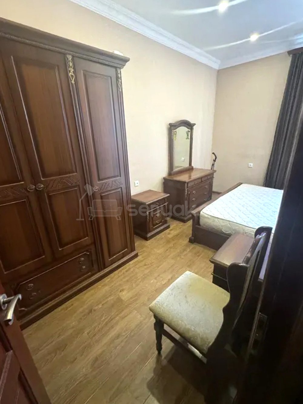 1 Սենյականոց Բնակարան Քարե Շենքում, 40քմ, 4/4 հարկ, Կապիտալ Վերանորոգված