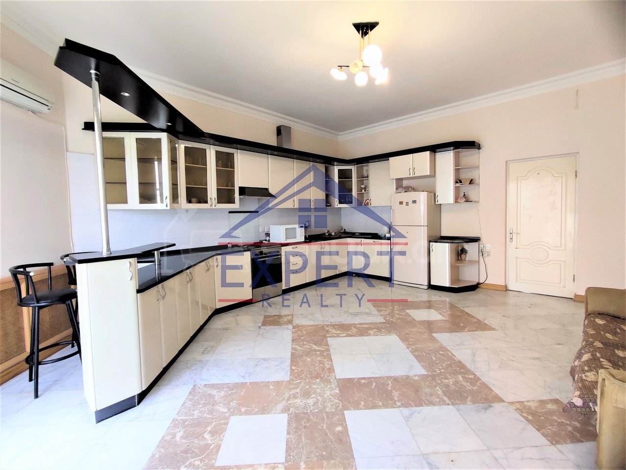 5 Սենյականոց Շքեղ Առանձնատուն, 640քմ, Լողավազանով, Ավտոտնակով