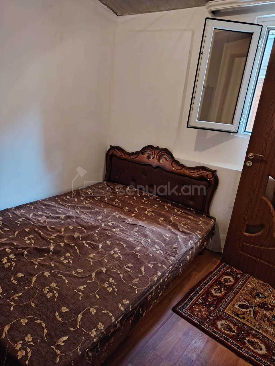 3 Սենյականոց Բնակարան Քարե Շենքում, 48քմ, 1/1 հարկ, Նորմալ Վիճակում, Կահավորված