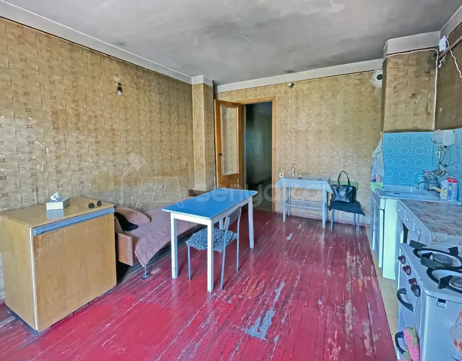 3 Սենյականոց Բնակարան Քարե Շենքում, 110քմ, 2/5 հարկ, Պետական Վիճակում