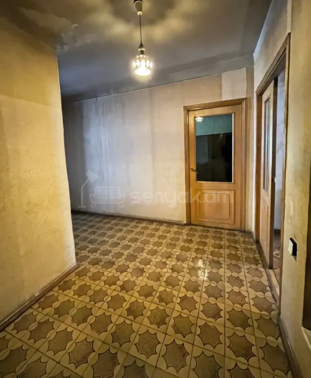 3 Սենյականոց Բնակարան Քարե Շենքում, 110քմ, 2/5 հարկ, Պետական Վիճակում