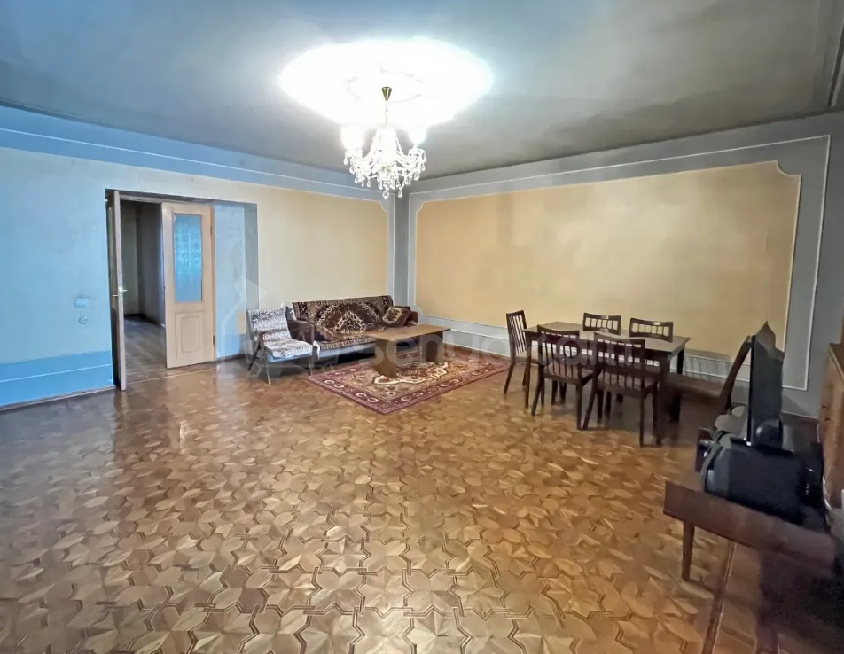 3 Սենյականոց Բնակարան Քարե Շենքում, 110քմ, 2/5 հարկ, Պետական Վիճակում