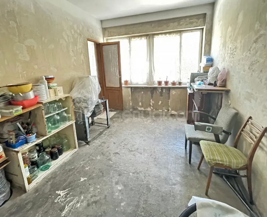 3 Սենյականոց Բնակարան Քարե Շենքում, 110քմ, 2/5 հարկ, Պետական Վիճակում