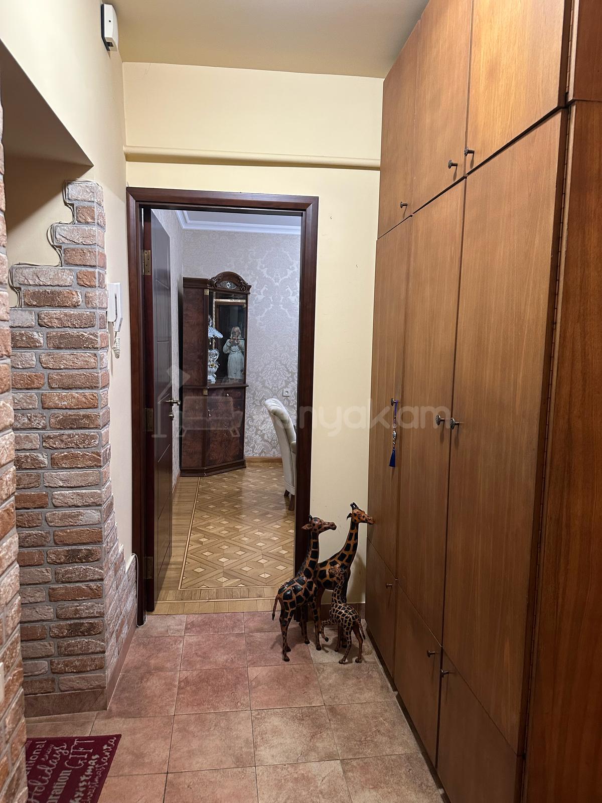 2 Սենյականոց Բնակարան Քարե Շենքում, 70քմ, 1/5 հարկ, Կապիտալ Վերանորոգված, Կահավորված, Արևկող