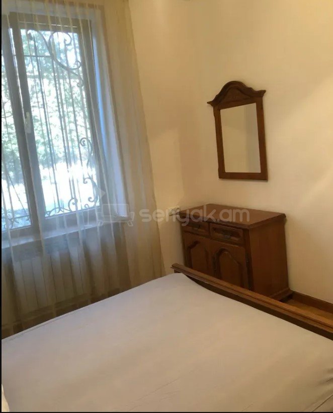 2 Սենյականոց Բնակարան Քարե Շենքում, 40քմ, 2/4 հարկ, Կապիտալ Վերանորոգված, Կահավորված