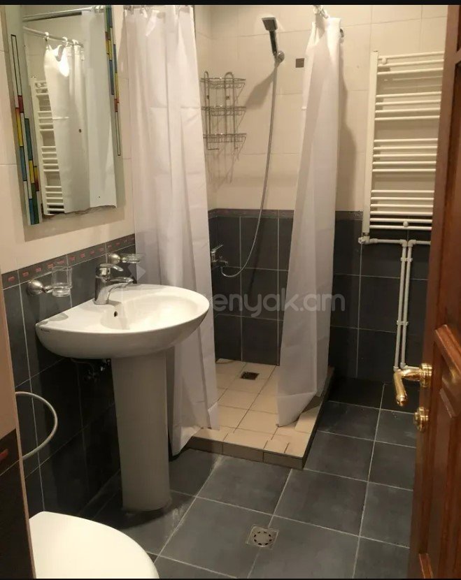 2 Սենյականոց Բնակարան Քարե Շենքում, 40քմ, 2/4 հարկ, Կապիտալ Վերանորոգված, Կահավորված
