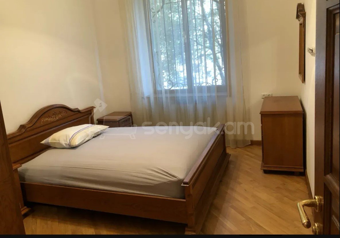 2 Սենյականոց Բնակարան Քարե Շենքում, 40քմ, 2/4 հարկ, Կապիտալ Վերանորոգված, Կահավորված