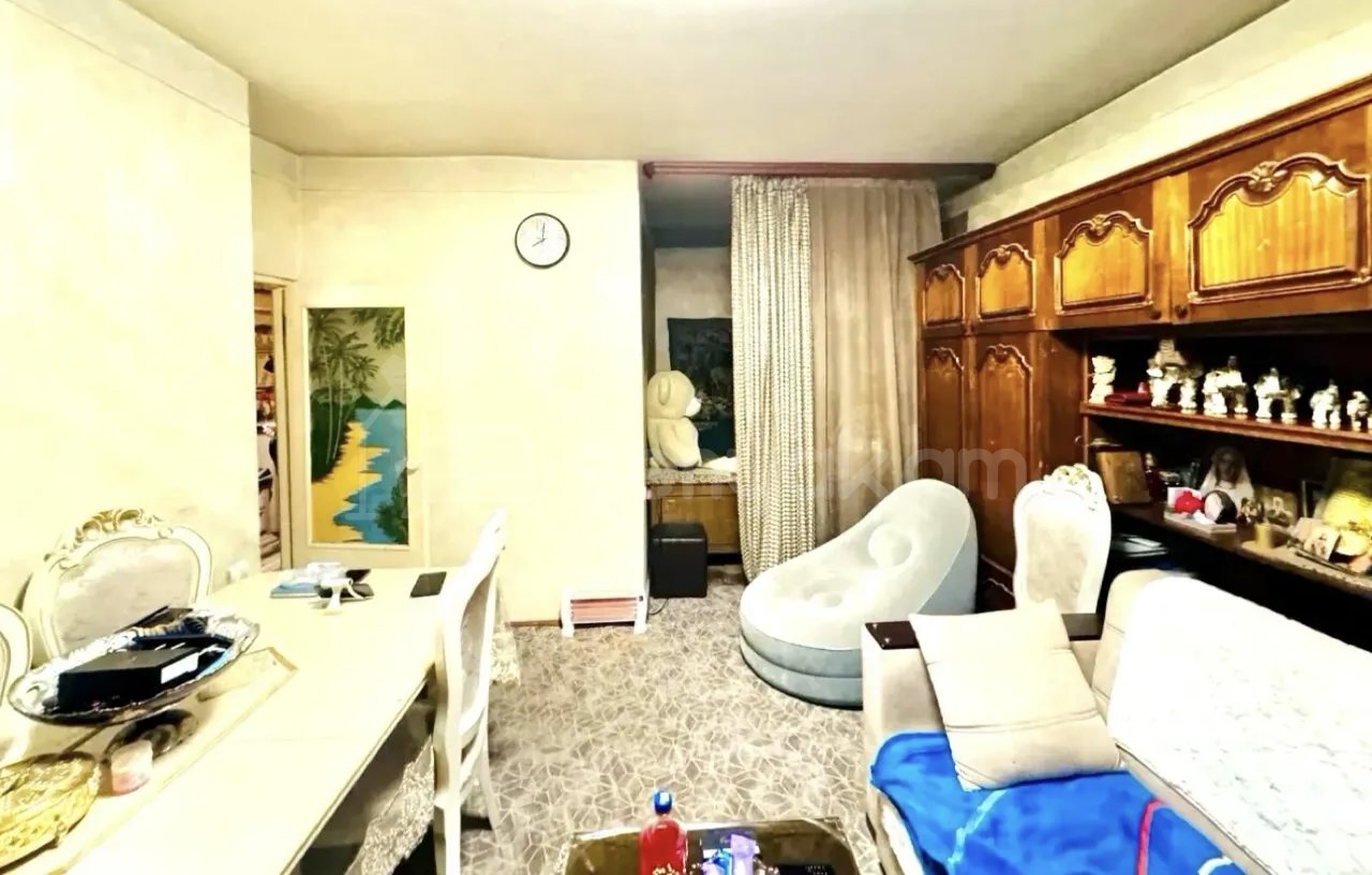 1 Սենյականոց Բնակարան Քարե Շենքում, 40քմ, 3/5 հարկ, Նորմալ Վիճակում, Կահավորված