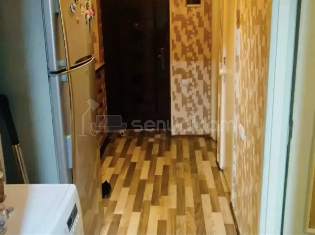 1 Սենյականոց Բնակարան Քարե Շենքում, 40քմ, 3/5 հարկ, Նորմալ Վիճակում, Կահավորված