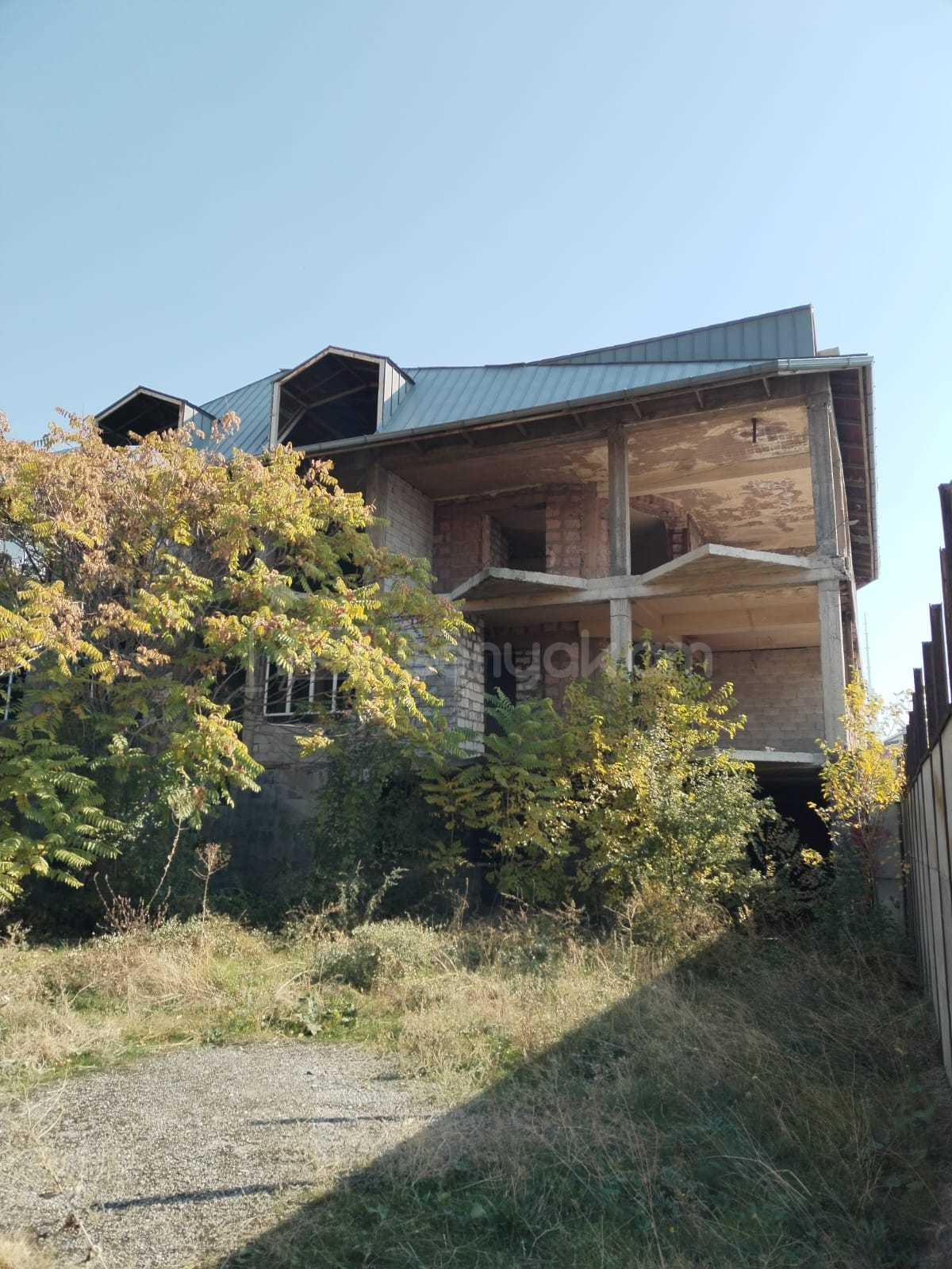 Ազատ նախագծով Շքեղ Առանձնատուն, 1020քմ, Լողավազանով, Ավտոտնակով