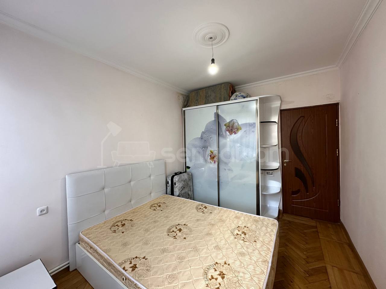 3 Սենյականոց Բնակարան Քարե Շենքում, 76քմ, 4/5 հարկ, Նորմալ Վիճակում, Կահավորված