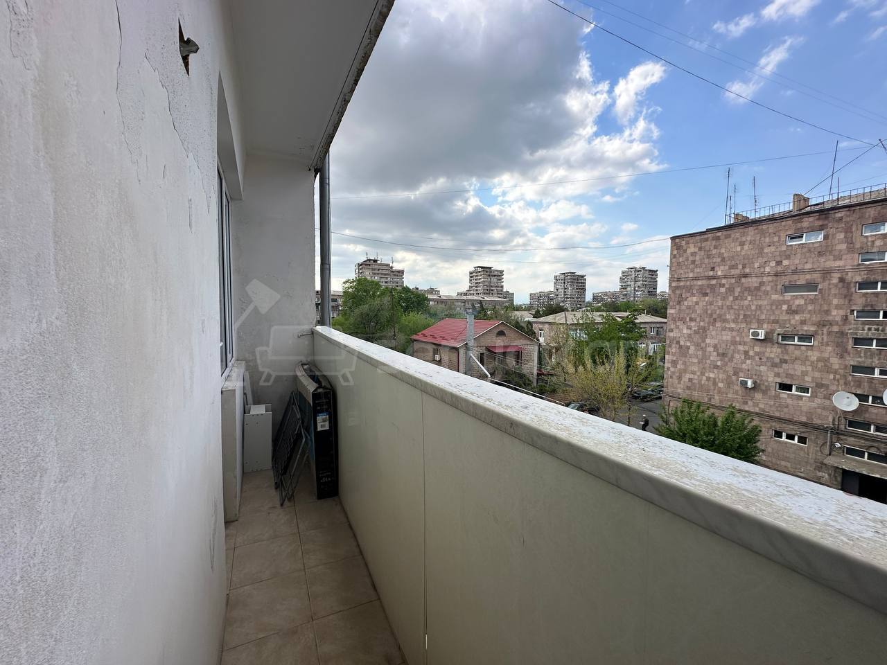 3 Սենյականոց Բնակարան Քարե Շենքում, 76քմ, 4/5 հարկ, Նորմալ Վիճակում, Կահավորված