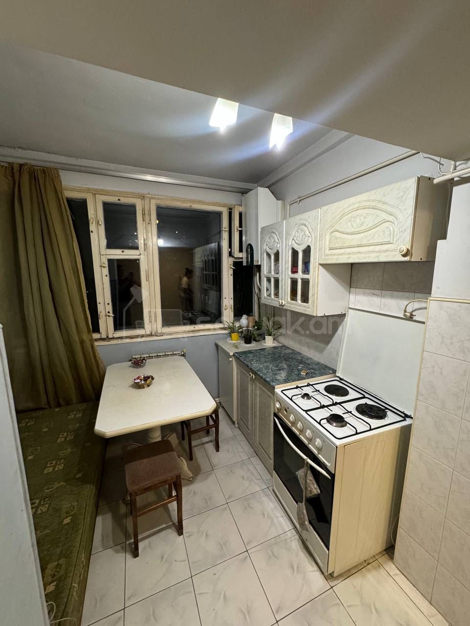 2 Սենյականոց Բնակարան Քարե Շենքում, 54քմ, 5/5 հարկ, Նորմալ Վիճակում