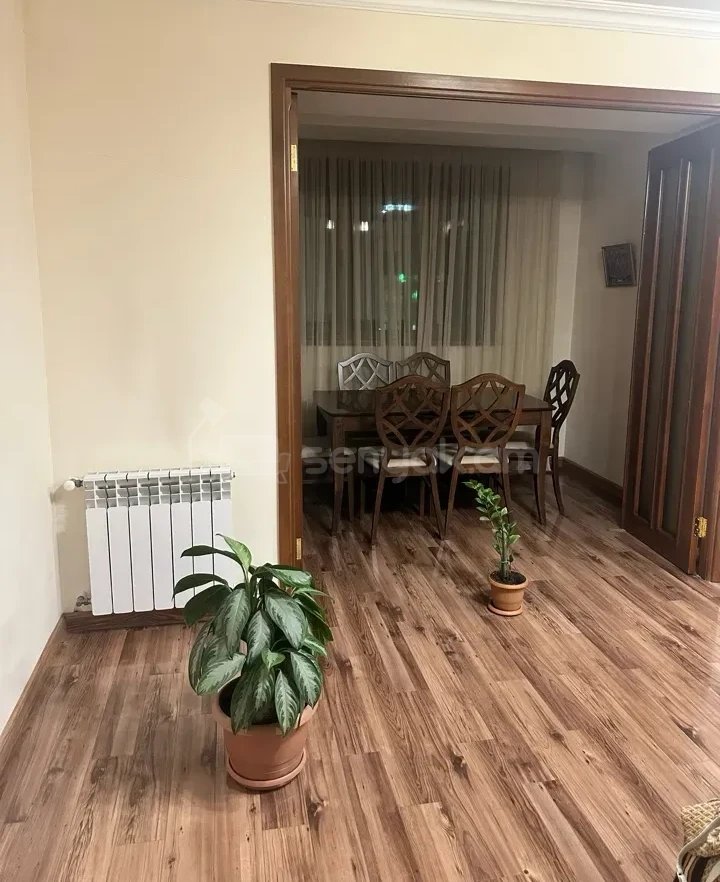 2 Սենյականոց Բնակարան Քարե Շենքում, 56քմ, 4/5 հարկ, Կապիտալ Վերանորոգված, Կահավորված, Արևկող