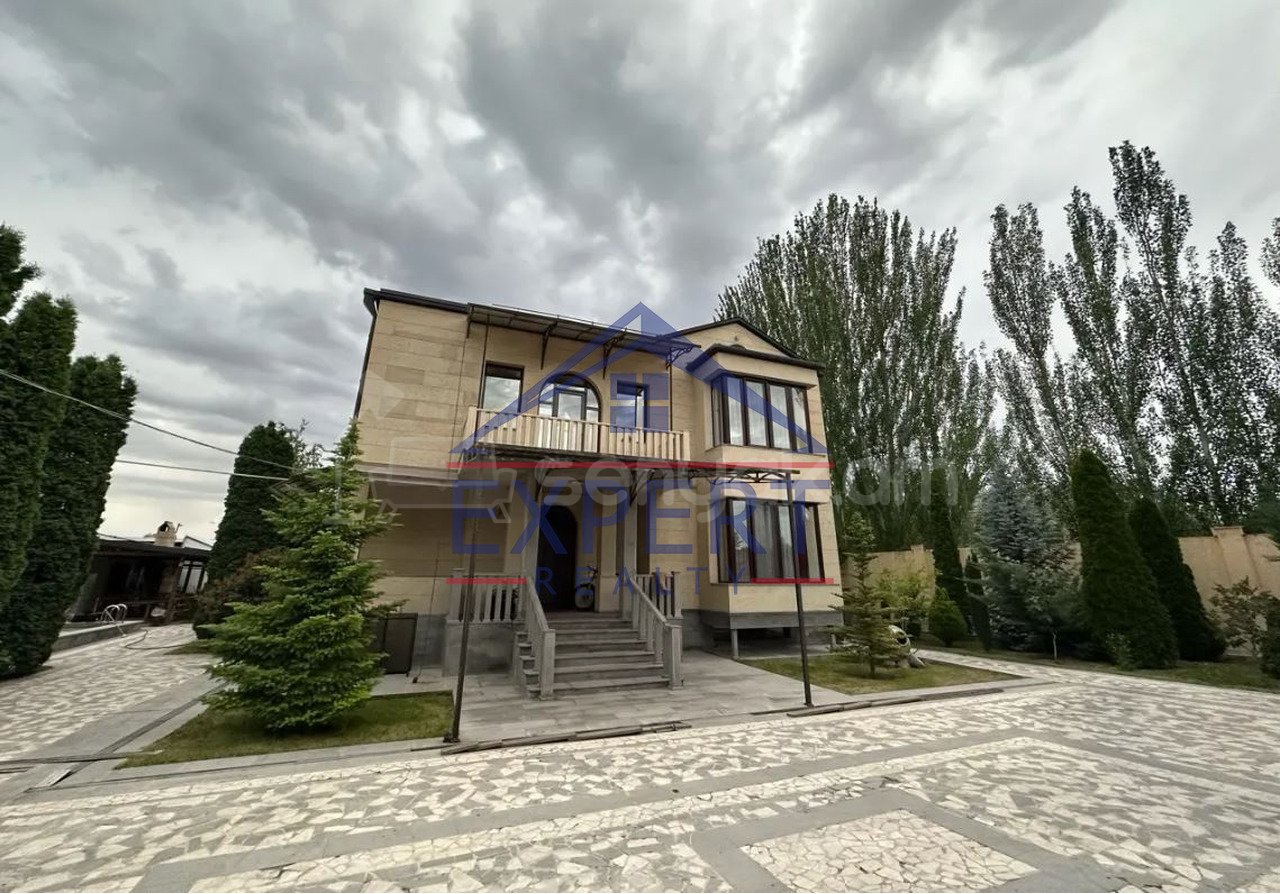 8 Սենյականոց Շքեղ Առանձնատուն, 466քմ, Լողավազանով, Ավտոտնակով