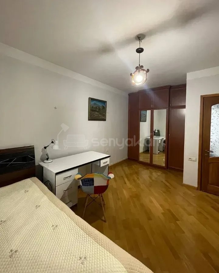 3 Սենյականոց Բնակարան Քարե Շենքում, 98քմ, 4/5 հարկ, Կապիտալ Վերանորոգված, Կահավորված