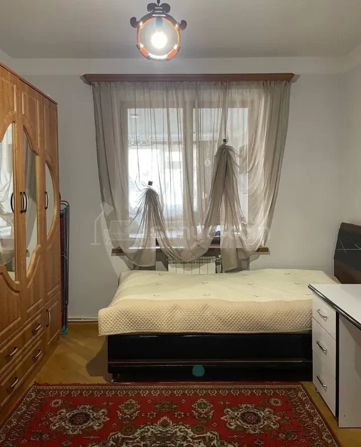 3 Սենյականոց Բնակարան Քարե Շենքում, 98քմ, 4/5 հարկ, Կապիտալ Վերանորոգված, Կահավորված