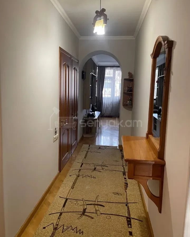 3 Սենյականոց Բնակարան Քարե Շենքում, 98քմ, 4/5 հարկ, Կապիտալ Վերանորոգված, Կահավորված