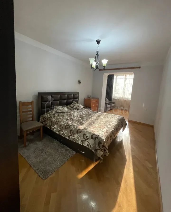 3 Սենյականոց Բնակարան Քարե Շենքում, 98քմ, 4/5 հարկ, Կապիտալ Վերանորոգված, Կահավորված