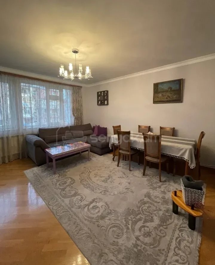 3 Սենյականոց Բնակարան Քարե Շենքում, 98քմ, 4/5 հարկ, Կապիտալ Վերանորոգված, Կահավորված