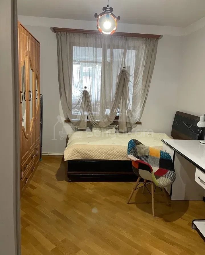 3 Սենյականոց Բնակարան Քարե Շենքում, 98քմ, 4/5 հարկ, Կապիտալ Վերանորոգված, Կահավորված
