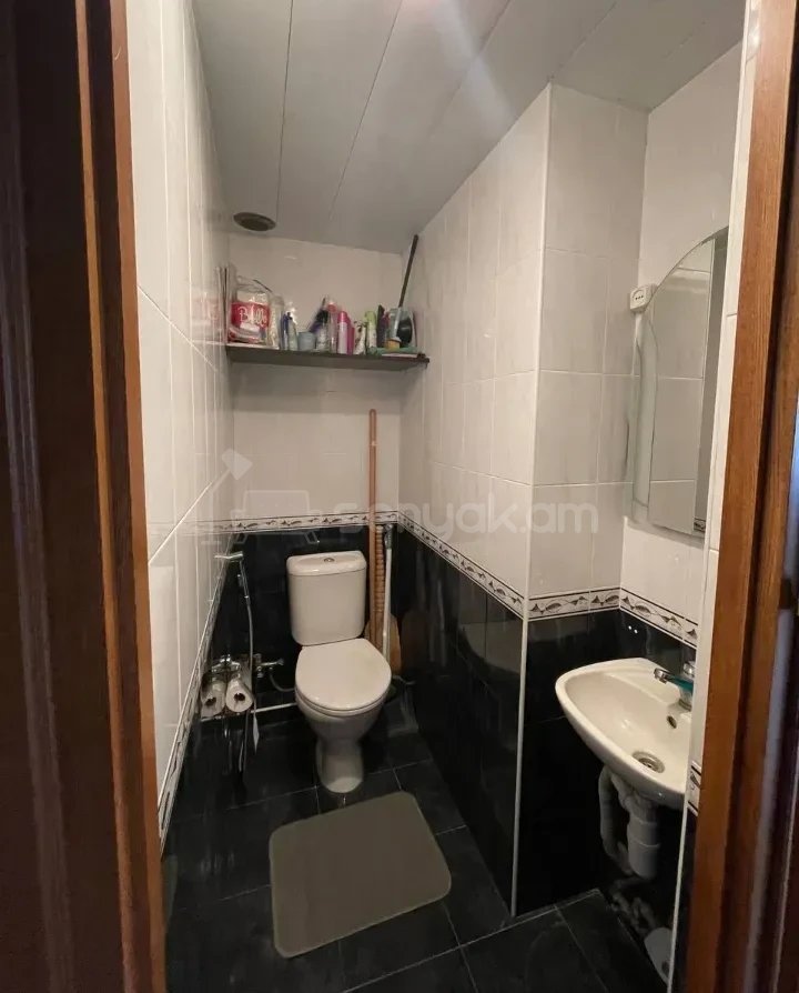 3 Սենյականոց Բնակարան Քարե Շենքում, 98քմ, 4/5 հարկ, Կապիտալ Վերանորոգված, Կահավորված