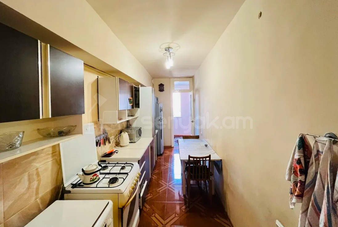 3 Սենյականոց Բնակարան Քարե Շենքում, 87քմ, 3/7 հարկ, Կապիտալ Վերանորոգված