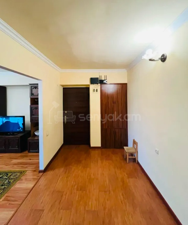 3 Սենյականոց Բնակարան Քարե Շենքում, 87քմ, 3/7 հարկ, Կապիտալ Վերանորոգված