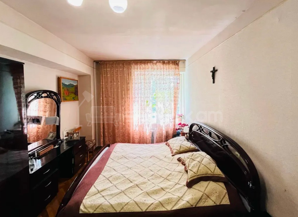 3 Սենյականոց Բնակարան Քարե Շենքում, 87քմ, 3/7 հարկ, Կապիտալ Վերանորոգված