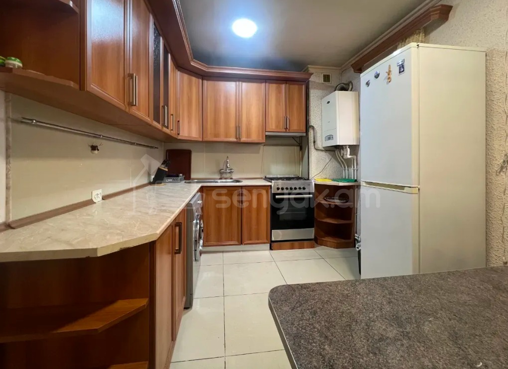 3 Սենյականոց Բնակարան Քարե Շենքում, 80քմ, 5/5 հարկ, Կապիտալ Վերանորոգված