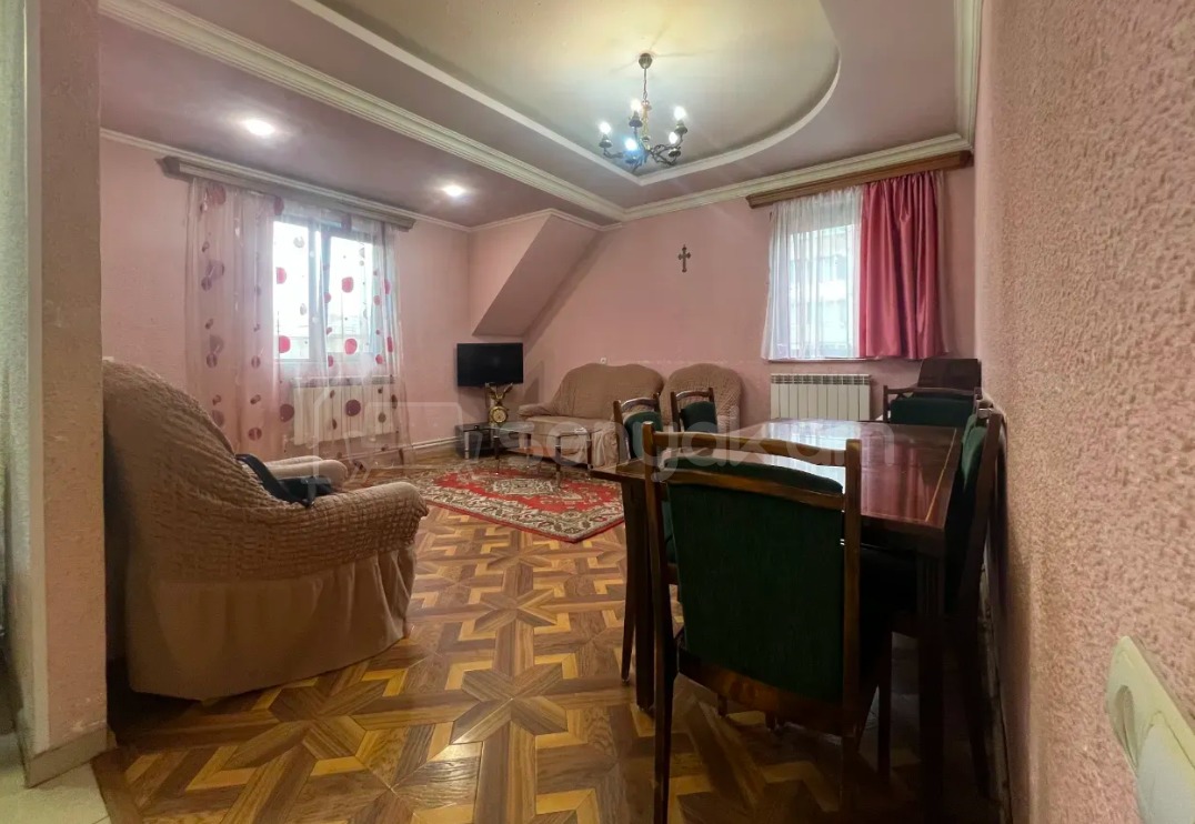3 Սենյականոց Բնակարան Քարե Շենքում, 80քմ, 5/5 հարկ, Կապիտալ Վերանորոգված