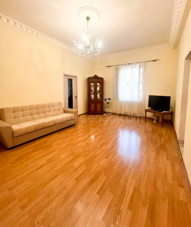 3 Սենյականոց Բնակարան Քարե Շենքում, 80քմ, 1/3 հարկ, Կապիտալ Վերանորոգված