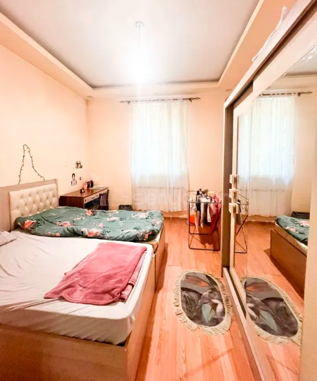3 Սենյականոց Բնակարան Քարե Շենքում, 80քմ, 1/3 հարկ, Կապիտալ Վերանորոգված