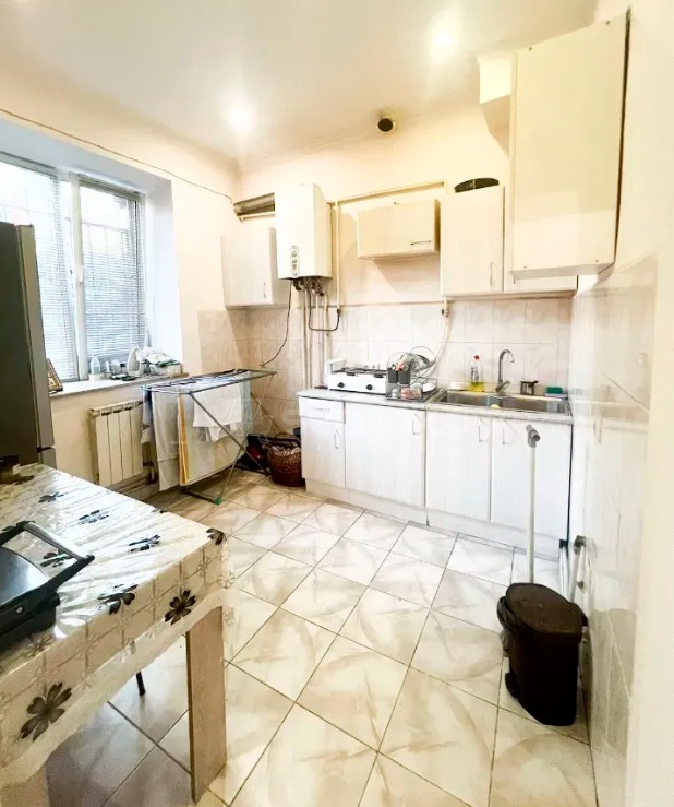 3 Սենյականոց Բնակարան Քարե Շենքում, 80քմ, 1/3 հարկ, Կապիտալ Վերանորոգված