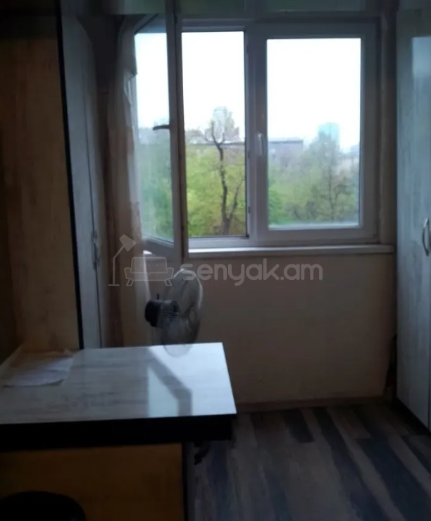 1 Սենյականոց Բնակարան Քարե Շենքում, 22քմ, 4/5 հարկ, Կապիտալ Վերանորոգված