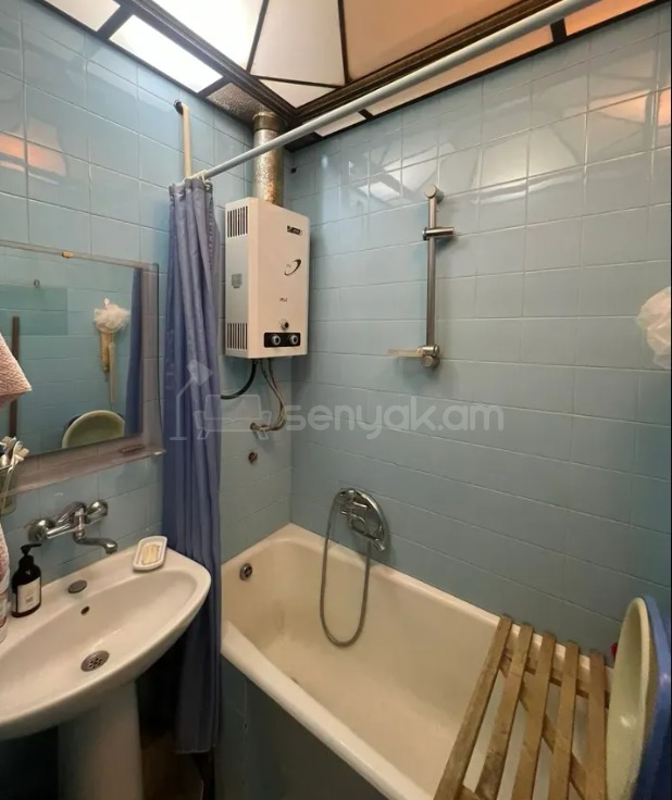 2 Սենյականոց Բնակարան Քարե Շենքում, 56քմ, 5/5 հարկ, Պետական Վիճակում