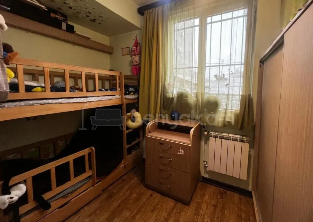 2 Սենյականոց Բնակարան Քարե Շենքում, 40քմ, 2/5 հարկ, Կապիտալ Վերանորոգված